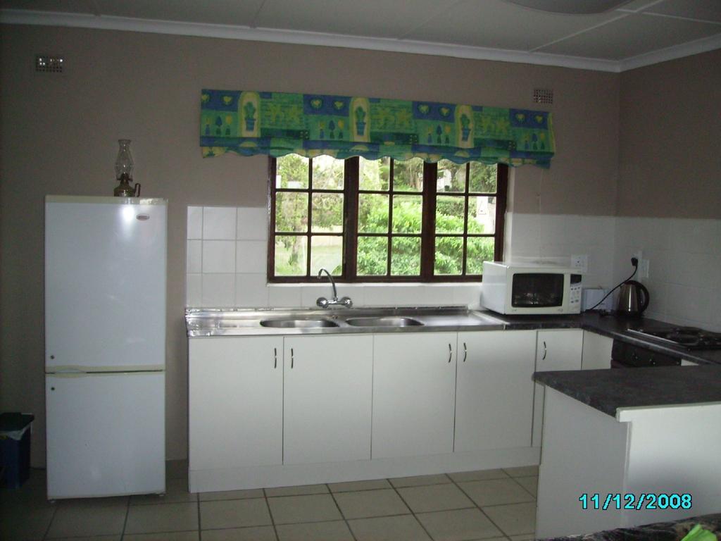 Vicky'S Holiday Accommodation Umkomaas Room photo